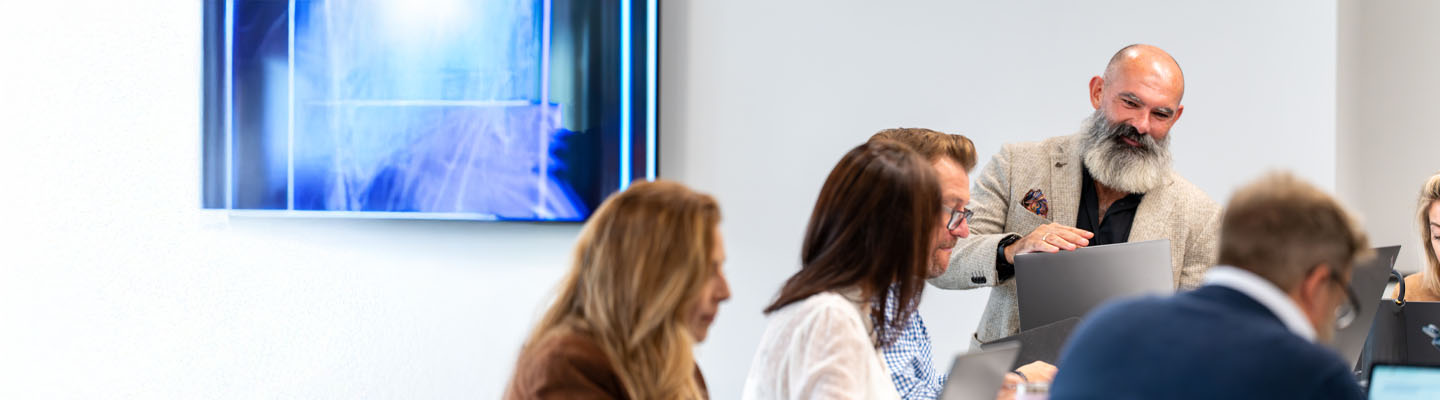 Digital education and training expert talking with a team of consultants.