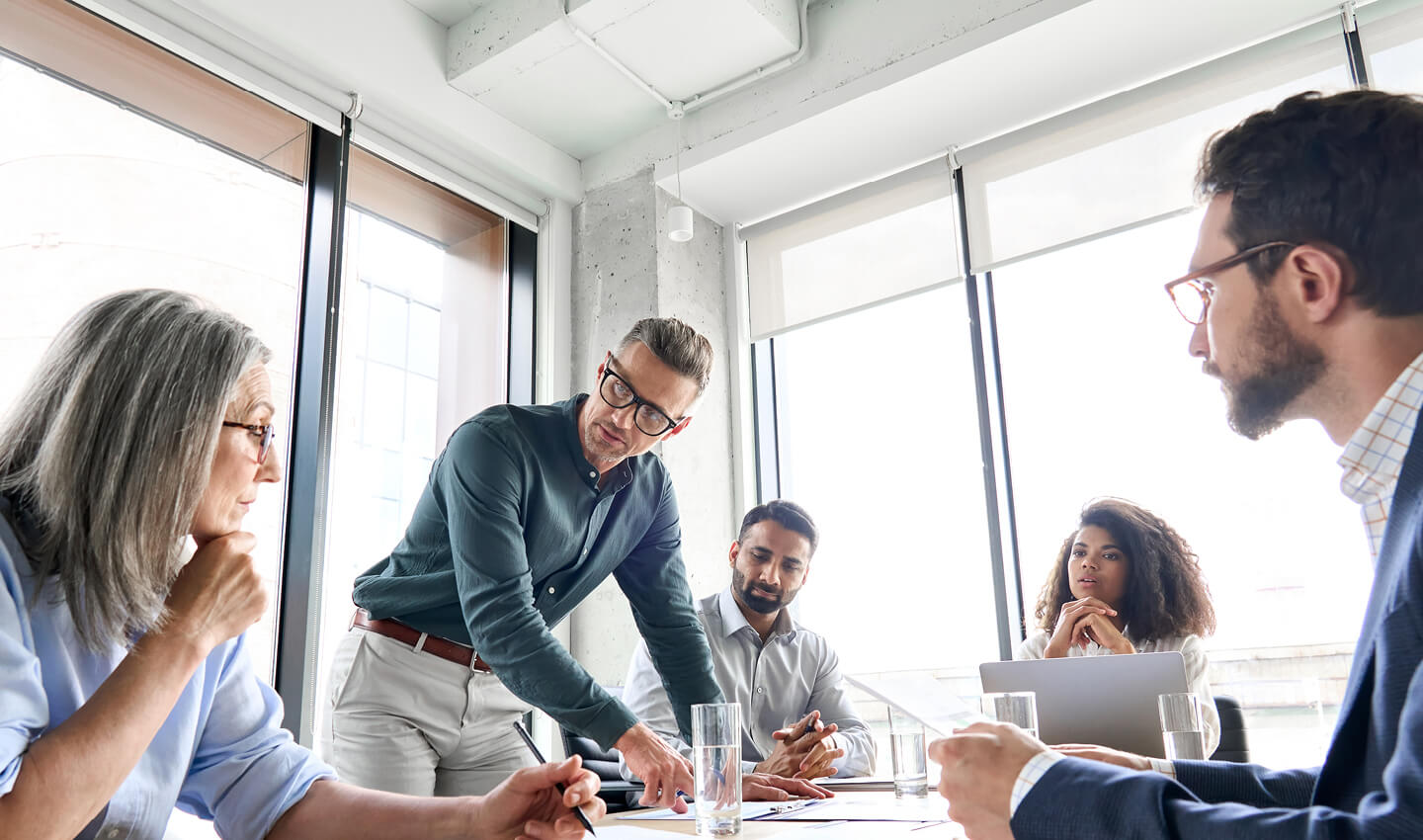 5 people in a meeting