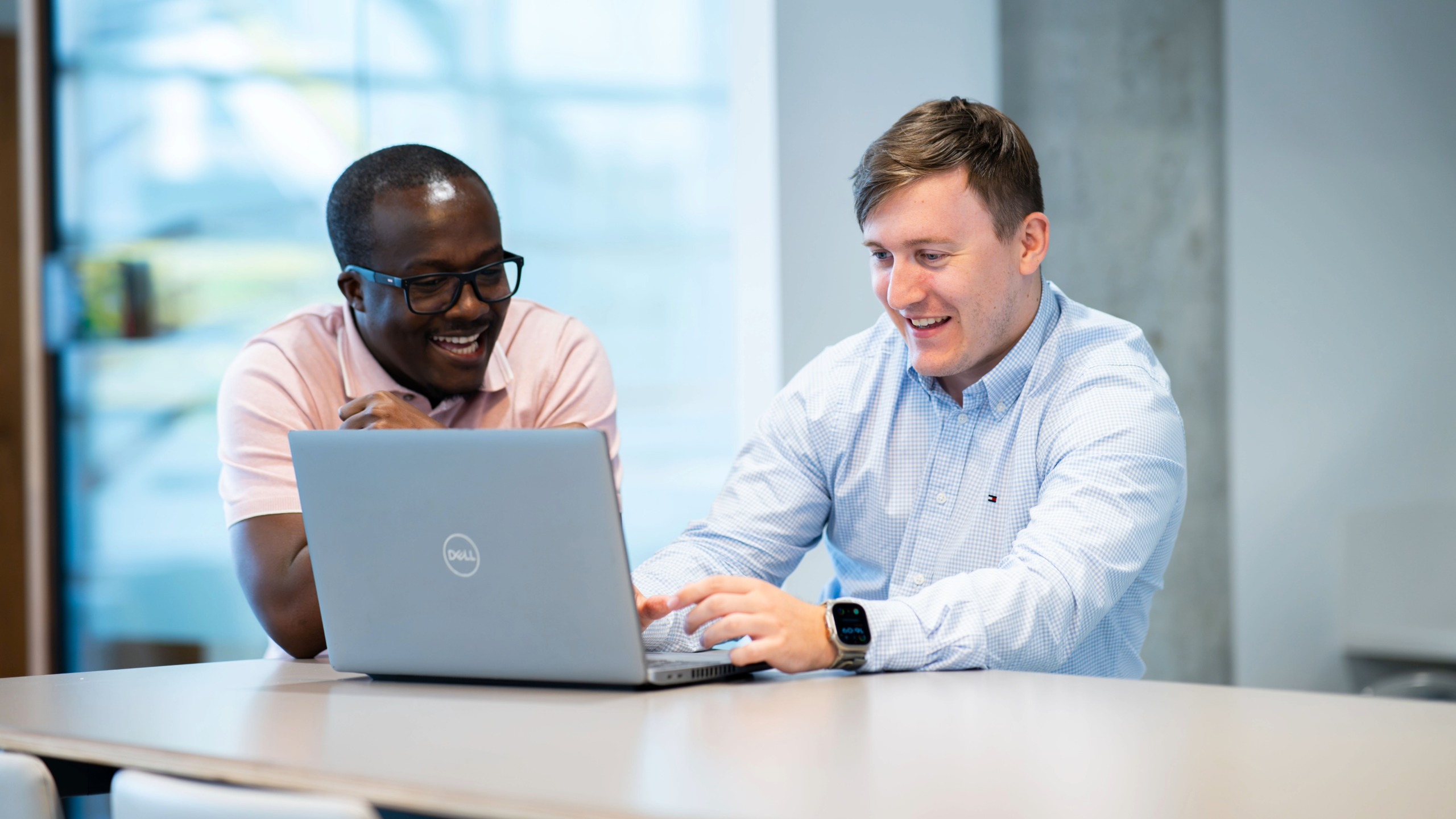 Louis-Pike-collaborating-with a-colleague